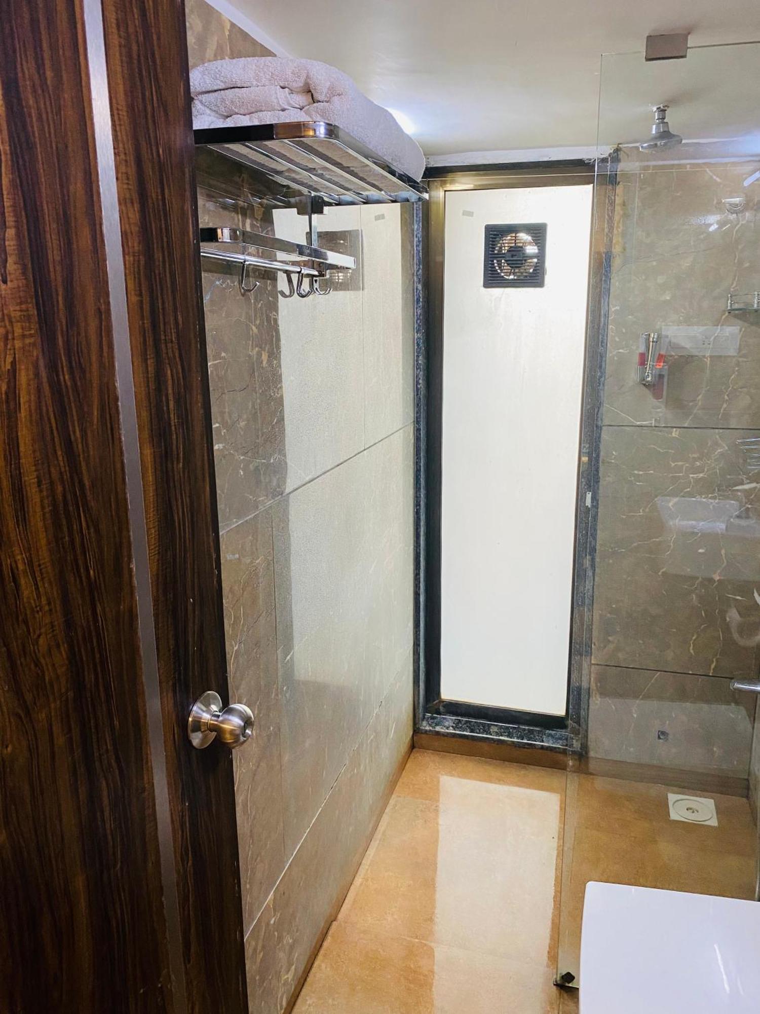 Mumbai House Luxury Apartments Santacruz East, Mumbai Exterior photo