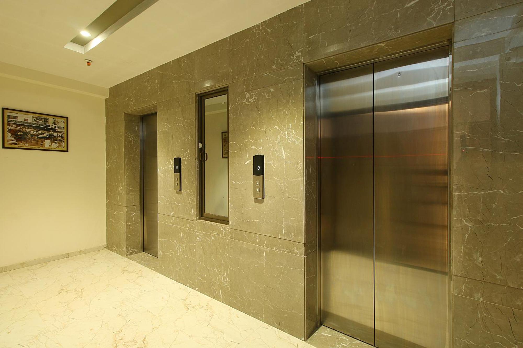 Mumbai House Luxury Apartments Santacruz East, Mumbai Exterior photo