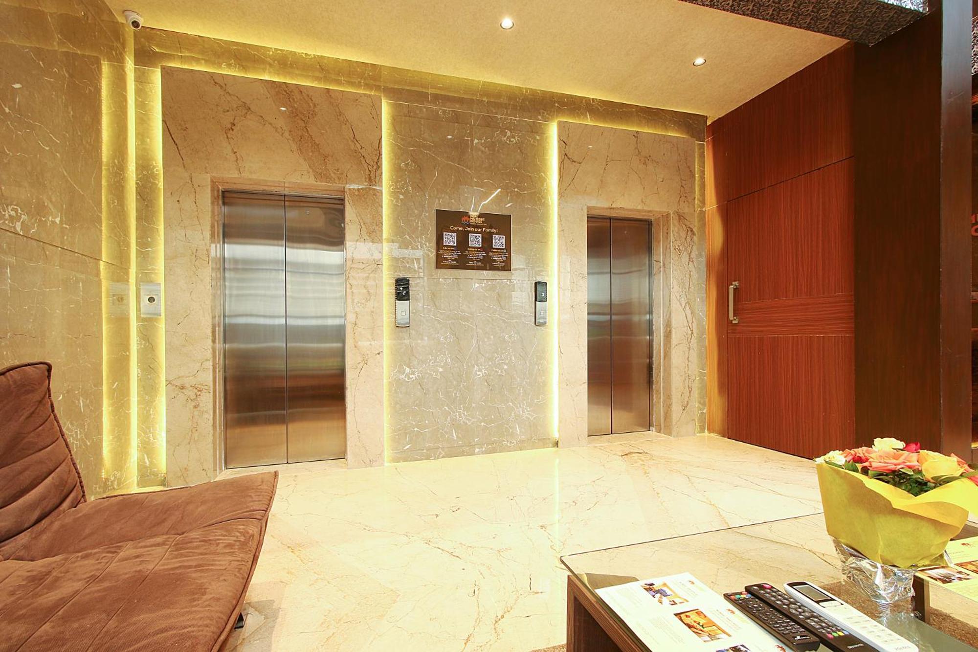 Mumbai House Luxury Apartments Santacruz East, Mumbai Exterior photo
