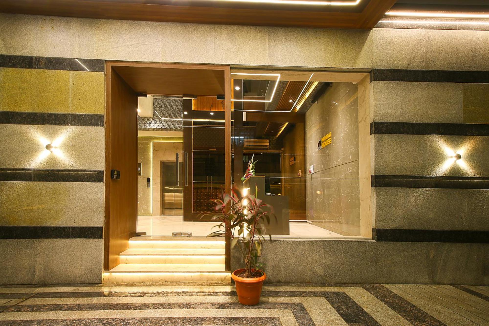 Mumbai House Luxury Apartments Santacruz East, Mumbai Exterior photo