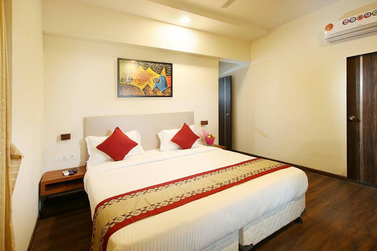 Mumbai House Luxury Apartments Santacruz East, Mumbai Exterior photo