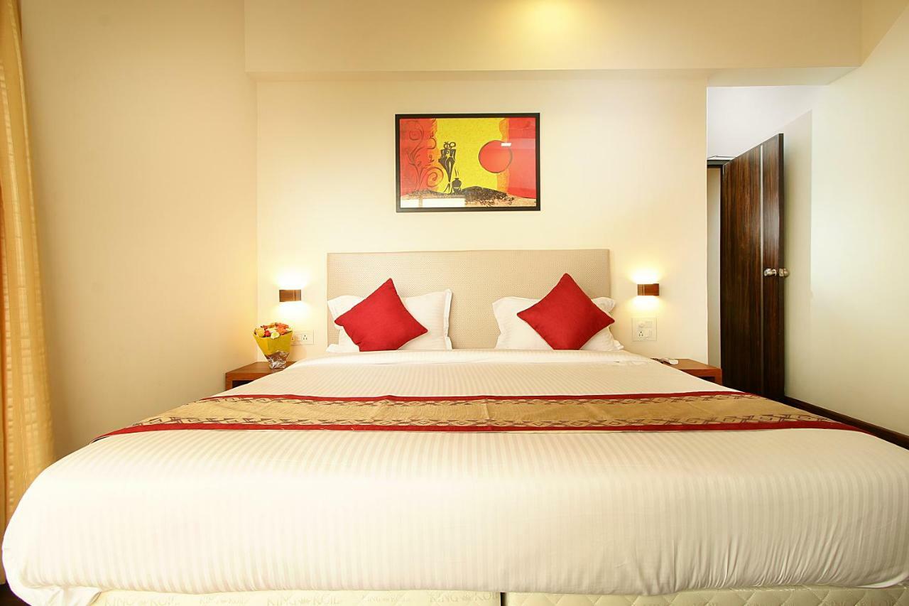 Mumbai House Luxury Apartments Santacruz East, Mumbai Exterior photo